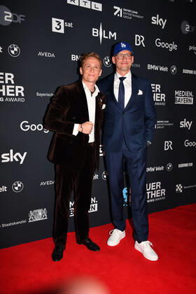 Frank Kusche, Matthias Schweighöfer Verleihung Blauer Panther - TV & Streaming Award 2022 Ehrung, Auszeichnung, Preis BMW Welt München 19. Oktober 2022