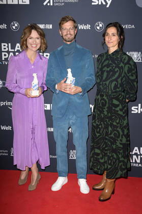 Julia Mehnert, Joko Winterscheidt und Mitra Polzin bei der Verleihung vom Blauer Panther - TV & Streaming Award 2022 in der BMW Welt. München, 19.10.2022
