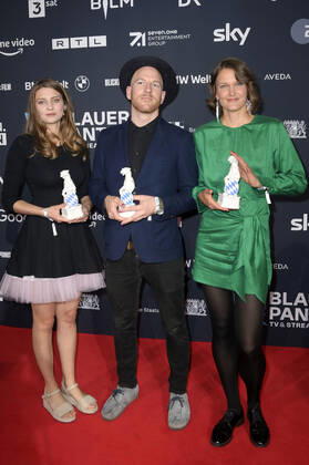 Annette Kammerer, Jan Vollmer und Nadja Mitzkat bei der Verleihung vom Blauer Panther - TV & Streaming Award 2022 in der BMW Welt. München, 19.10.2022