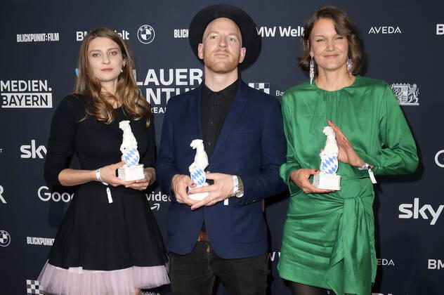 Annette Kammerer, Jan Vollmer und Nadja Mitzkat bei der Verleihung vom Blauer Panther - TV & Streaming Award 2022 in der BMW Welt. München, 19.10.2022