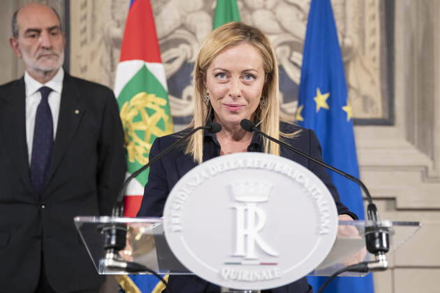 Bilder des Jahres 2022, News 10 Oktober News Bilder des Tages Italien, Giorgia Meloni mit Regierungsbildung beauftragt October 21, 2022, Rome: Italian designated Prime Minister Giorgia Meloni reads the list of ministers.at the end of her meeting with President Sergio Mattarella, in Rome, Italy, 21 October 2022. Italian President Sergio Mattarella, who spoke to the opposition parties and the parliamentary speakers as part of the formal consultations, has given Giorgia Meloni a mandate to form a government. .ANSA QUIRINAL PRESS OFFICE FRANCESCO AMMENDOLA. (NPK) Rome  - ZUMAa110 20221021_zaf_a110_057 Copyright: xQuirinalxPressxOffice xFrancescox
