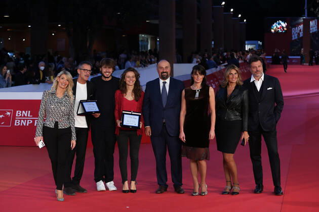 October 21, 2022, Rome, Italy: (L-R) Tiziana Zampieri, Pierluigi Di Lallo, Diego Righini, a guest, Daniela Ropolo, Alice Tomassini and Patrizia Marin attend the red carpet for VII Giornata Della Critica Sociale - Sorriso Diverso Roma Award during the Rome Film Fest at Auditorium Parco della Musica. Rome Italy - ZUMAs197 20221021_zaa_s197_140 Copyright: xDavidexDixLallax