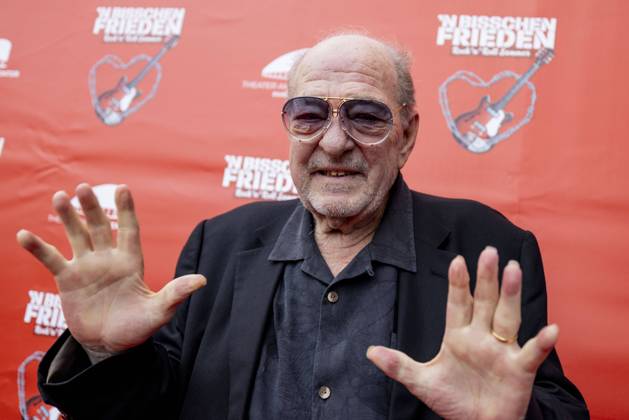 20.10.2022 , DU Duisburg , Premiere Musical NÂ bisschen Frieden - Rock Â nÂ Roll Summer von Starkomponist Ralph Siegel im Theater am Marientor Tam mit einigen Stargästen. Ralph Siegel