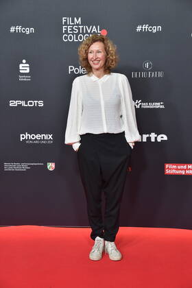 Regisseurin Nana Neul kommt zur Verleihung des Manfred Stelzer Preis an Töchter der Regisseurin Nana Neul beim 32. Film Festival Cologne (vormals: Cologne Conference) 2022 , ein internationales Filmfestival