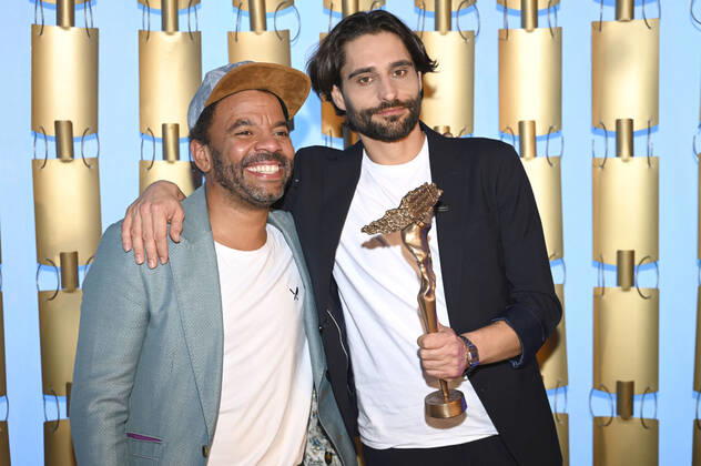 Simon Pearce und Nektarios Vlachopoulos bei der Verleihung vom Bayerischer Kabarettpreis 2022 im Lustspielhaus. München, 24.10.2022