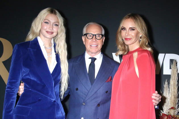 Entertainment Bilder des Tages NEW YORK, NY- OCTOBER 25: Gigi Hadid, Tommy Hilfiger and Dee Ocleppo at the WWD 2022 Honors Awards at Cipriani South Street in New York City on October 25, 2022. Copyright: xRWx