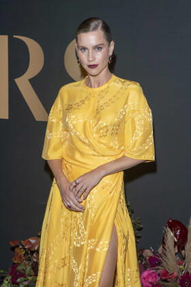 October 25, 2022, New York, United States: Claire Holt attends the 2022 WWD Honors at Cipriani South Street in New York City. New York United States - ZUMAs197 20221025_zaa_s197_301 Copyright: xRonxAdarx