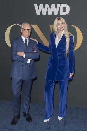 October 25, 2022, New York, United States: Tommy Hilfiger and Gigi Hadid attend 2022 WWD Honors at Cipriani South Street in New York City. New York United States - ZUMAs197 20221025_zaa_s197_352 Copyright: xRonxAdarx