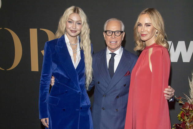 October 25, 2022, New York, United States: Gigi Hadid, Tommy Hilfiger and Dee Ocleppo Hilfiger attend 2022 WWD Honors at Cipriani South Street in New York City. New York United States - ZUMAs197 20221025_zaa_s197_337 Copyright: xRonxAdarx