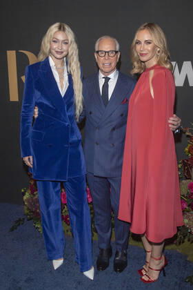 October 25, 2022, New York, United States: Gigi Hadid, Tommy Hilfiger and Dee Ocleppo Hilfiger attend 2022 WWD Honors at Cipriani South Street in New York City. New York United States - ZUMAs197 20221025_zaa_s197_338 Copyright: xRonxAdarx
