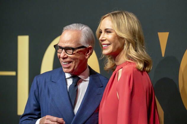 October 25, 2022, New York, United States: Tommy Hilfiger and Dee Ocleppo Hilfiger attend the 2022 WWD Honors at Cipriani South Street in New York City. New York United States - ZUMAs197 20221025_zaa_s197_278 Copyright: xRonxAdarx