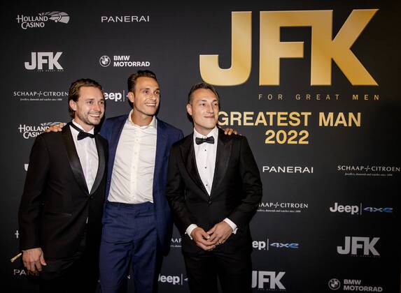 2022-10-27 20:37:06 AMSTERDAM - Noah Zeeuw (R) ahead of the announcement of JFK s Greatest Man. Every year JFK magazine presents the award to the most stylish, successful, coolest and most charismatic man of the year. ANP SEM VAN DER WAL netherlands out - belgium out