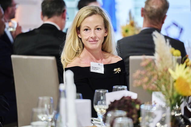 Herzogin Anna in Bayern beim Deutschen Elite-Mittelstandspreis 2022 EUR, Deutschland, Berlin,27.10.2022: Herzogin Anna in Bayern . Der Ministerpräsident Baden-Würtenbergs, Winfried Kretschmann erhält den Deutschen Elite-Mittelstandspreis 2022 der Stiftung Wir Eigentümerunternehmer. In Anwesenheit des Bundeswirtschaftsministers Robert Habeck und Nicola Leibinger-Kammüller, Vorstandsvorsitzende der TRUMPF SE+Co.KG.
