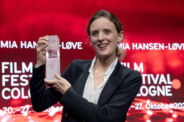Regisseurin Mia HANSEN-LOVE, LOEVE, (links) bekommt den The Hollywood Reporter Award, Film Festival Cologne awards in Koeln, 27.10.2022.