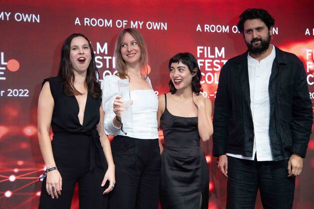 von links Schauspielerin Taki MUMLADZE, Produzentin Eva BLONDIAU, Schauspielerin Mariam KHUNLADZE und Produzent Elmar IMANOV bekommen den Filmpreis NRW fuer ihren Film A ROOM OF MY OWN, Film Festival Cologne awards in Koeln, 27.10.2022.