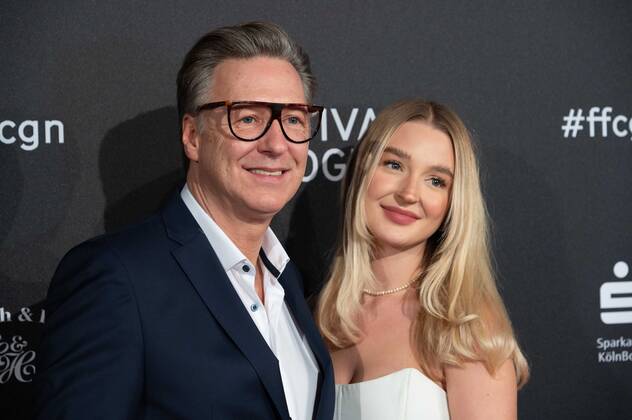 Martin ARMKNECHT, Schauspieler, mit Tochter Stella, Roter Teppich, Red Carpet Show, Ankunft, arrival, Film Festival Cologne awards in Koeln, 27.10.2022.