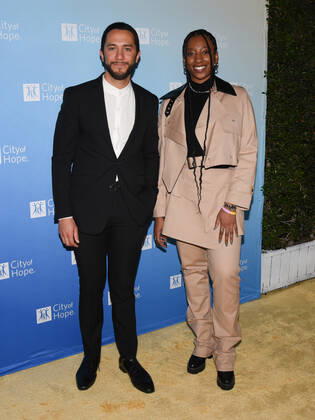 27 October 2022 - Los Angeles, California - Tyler Henry and WondaGurl. City Of Hope s 2022 Spirit Of Life Gala. Photo Credit: Billy Bennight AdMediaSeries The White Lotus . 285508 2022-10-27 California West Hollywood  Copyright: xAdMediax STAR_285508_004