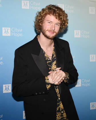 27 October 2022 - Los Angeles, California - Yung Gravy. City Of Hope s 2022 Spirit Of Life Gala. Photo Credit: Billy Bennight AdMediaSeries The White Lotus . 285508 2022-10-27 California West Hollywood  Copyright: xAdMediax STAR_285508_011