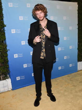 27 October 2022 - Los Angeles, California - Yung Gravy. City Of Hope s 2022 Spirit Of Life Gala. Photo Credit: Billy Bennight AdMediaSeries The White Lotus . 285508 2022-10-27 California West Hollywood Copyright: xAdMediax STAR_285508_034