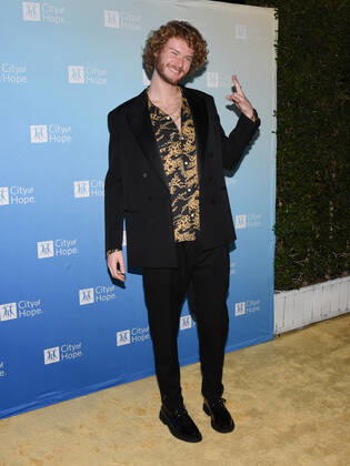 27 October 2022 - Los Angeles, California - Yung Gravy. City Of Hope s 2022 Spirit Of Life Gala. Photo Credit: Billy Bennight AdMediaSeries The White Lotus . 285508 2022-10-27 California West Hollywood Copyright: xAdMediax STAR_285508_035