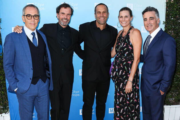 City Of Hope s 2022 Spirit Of Life Gala Co-Founder, Chairman and CEO of Republic Records Monte Lipman, American music video and film director Emmett Malloy, American singer-songwriter Jack Johnson, Kim Johnson and Co-Founder, President and COO of Republic Records Avery Lipman arrive at the City Of Hope s 2022 Spirit Of Life Gala held at the Pacific Design Center on October 27, 2022 in West Hollywood, Los Angeles, California, United States. Pacific Design Center, West Hollywood, Los Angeles, California California United States Copyright: xImagexPressxAgencyx originalFilename: collin-cityofho221028_nphQj.jpg