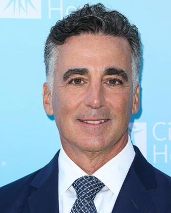 City Of Hope s 2022 Spirit Of Life Gala Co-Founder, President and COO of Republic Records Avery Lipman arrives at the City Of Hope s 2022 Spirit Of Life Gala held at the Pacific Design Center on October 27, 2022 in West Hollywood, Los Angeles, California, United States. Pacific Design Center, West Hollywood, Los Angeles, California California United States  Copyright: xImagexPressxAgencyx originalFilename: collin-cityofho221028_npqnx.jpg