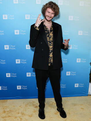 City Of Hope s 2022 Spirit Of Life Gala American rapper Yung Gravy (Matthew Raymond Hauri) arrives at the City Of Hope s 2022 Spirit Of Life Gala held at the Pacific Design Center on October 27, 2022 in West Hollywood, Los Angeles, California, United States. Pacific Design Center, West Hollywood, Los Angeles, California California United States Copyright: xImagexPressxAgencyx originalFilename: collin-cityofho221028_np5rB