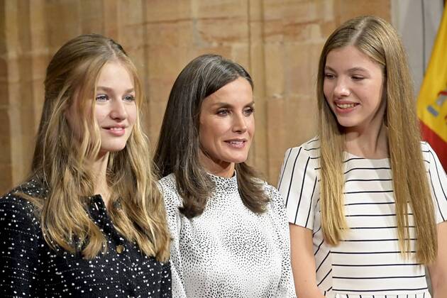 Spanish King Felipe VI and Queen Letizia with daughters Princess of Asturias Leonor de Borbon and Sofia de Borbon during an audience with the awarded the Asturias medal 2022 in Oviedo, on Friday 28 October 2022 Cordon Press