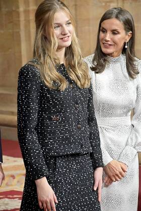 Spanish King Felipe VI and Queen Letizia with daughters Princess of Asturias Leonor de Borbon and Sofia de Borbon during an audience with the awarded the Asturias medal 2022 in Oviedo, on Friday 28 October 2022 Cordon Press