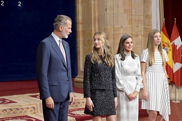 Spanish King Felipe VI and Queen Letizia with daughters Princess of Asturias Leonor de Borbon and Sofia de Borbon during an audience with the awarded the Asturias medal 2022 in Oviedo, on Friday 28 October 2022 Cordon Press