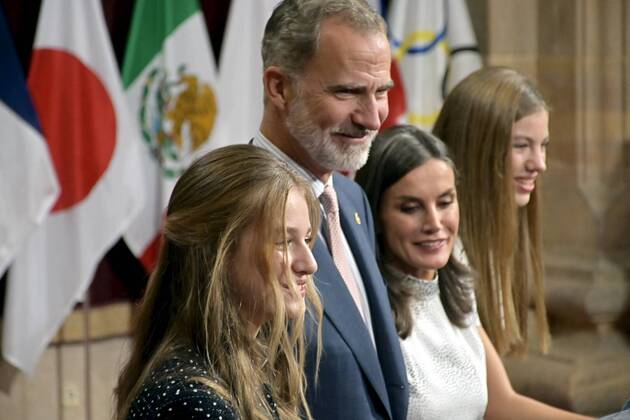Spanish King Felipe VI and Queen Letizia with daughters Princess of Asturias Leonor de Borbon and Sofia de Borbon during an audience with the awarded the Asturias medal 2022 in Oviedo, on Friday 28 October 2022 Cordon Press