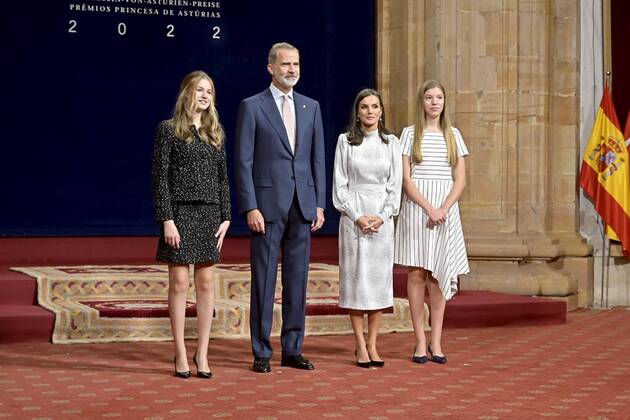Spanish King Felipe VI and Queen Letizia with daughters Princess of Asturias Leonor de Borbon and Sofia de Borbon during an audience with the awarded the Asturias medal 2022 in Oviedo, on Friday 28 October 2022 Cordon Press