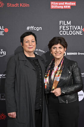 Martina Richter und Berivan Aymaz bei der Verleihung der Film Festival Cologne Awards auf dem 32. Film Festival Cologne 2022 im E-Werk. Köln, 27.10.2022