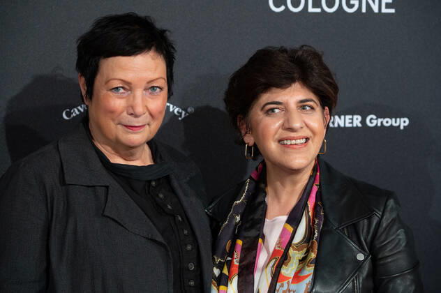 v.l. Martina RICHTER, Leiterin des Fil Festivals Cologne, Berivan AYMAZ, MdL, Buendnis 90 die Gruenen, 2. stellvertretende Praesidentin des Landtags NRW, Roter Teppich, Red Carpet Show, Ankunft, arrival, Film Festival Cologne awards in Koeln, 27.10.2022.