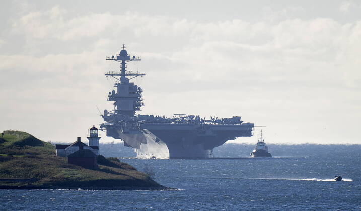 Bilder des Jahres 2022, News 10 Oktober News Themen der Woche KW43 News Bilder des Tages October 28, 2022, Halifax, NS, Canada: The USS Gerald R. Ford, one of the world s largest aircraft carriers, arrives in Halifax on Friday, Oct. 28, 2022. The United States Navy s most advanced aircraft carrier is on its first deployment, five years after it was commissioned into service. Halifax Canada  - ZUMAc35_ 20221028_zaf_c35_040 Copyright: xAndrewxVaughanx