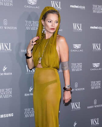 Kate Moss arrives on the red carpet for the WSJ. Magazine Innovator Awards 2022 at the Museum of Modern Art in New York, NY, on Wednesday, November 2, 2022. 1 NYP20221102507 GabrielexHoltermann