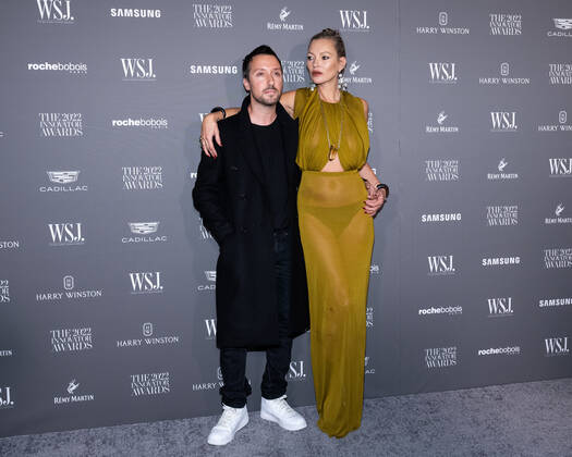 Anthony Vaccarello and Kate Moss arrive on the red carpet for the WSJ. Magazine Innovator Awards 2022 at the Museum of Modern Art in New York, NY, on Wednesday, November 2, 2022. 1 NYP20221102510 GabrielexHoltermann