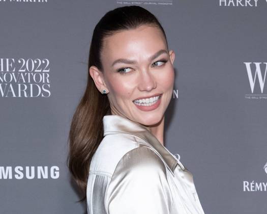 Karlie Kloss arrives on the red carpet for the WSJ. Magazine Innovator Awards at the Museum of Modern Art in New York City on Wednesday, November 2, 2022. 1 NYP20221102548 GabrielexHoltermann