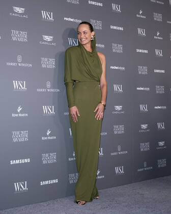 Amber Valletta arrives on the red carpet for the WSJ. Magazine Innovator Awards at the Museum of Modern Art in New York City on Wednesday, November 2, 2022. 1 NYP20221102544 GabrielexHoltermann