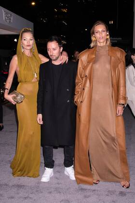 WSJ Innovator Awards-Outside Arrivals Museum of Modern Art, NY. Featuring: Kate Moss, Anthony Vaccarello, Anja Rubik Where: New York, New York, United States When: 02 Nov 2022 Credit: Janet Mayer startraksphoto.com Cover Images Copyright: xx 52138867 EDITORIAL USE ONLY. NOT FOR USE BY NEWSPAPERS BASED IN THE UK.