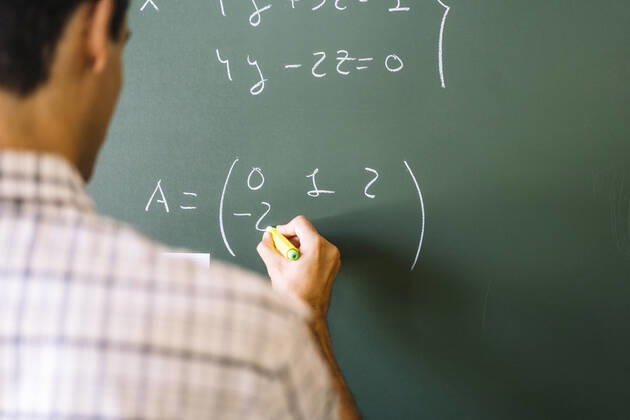 Math teacher solving problems on chalkboard model released, Symbolfoto, DAMF01093