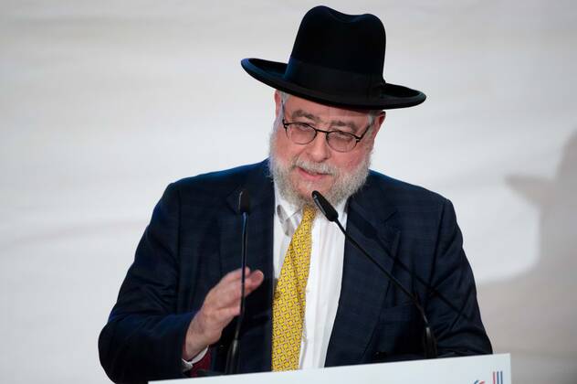 Oberrabbiner Pinchas GOLDSCHMIDT, Vorsitzender der europaeischen Rabbinerkonferenz, bei seiner Ansprache, Verleihung der Josef Neuberger-Medaille 2022 der juedischen Gemeinde Duesseldorf an Hans Joachim Watzke, 03.11.2022
