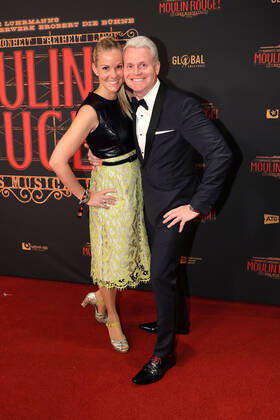 Guido Cantz und seine Ehefrau Kerstin Ricker bei der Moulin Rouge Musical Premiere am 6.11.2022 in Koeln Moulin Rouge Musical Premiere in Köln