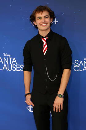 November 6, 2022, Burbank, CA, USA: LOS ANGELES - NOV 6: Austin Kane at The Santa Clauses Premiere Screening at Walt Disney Studios on November 6, 2022 in Burbank, CA Burbank USA - ZUMAnc22 20221106_zaa_nc22_143 Copyright: xKathyxHutchinsx