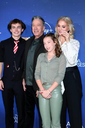 November 6, 2022, Burbank, CA, USA: LOS ANGELES - NOV 6: Austin Kane, Tim Allen, Elizabeth Allen-Dick, Elizabeth Mitchell at The Santa Clauses Premiere Screening at Walt Disney Studios on November 6, 2022 in Burbank, CA Burbank USA - ZUMAnc22 20221106_zaa_nc22_077 Copyright: xKathyxHutchinsx