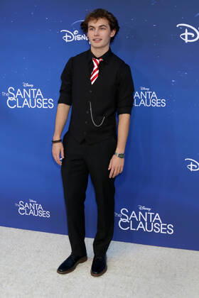 November 6, 2022, Burbank, CA, USA: LOS ANGELES - NOV 6: Austin Kane at The Santa Clauses Premiere Screening at Walt Disney Studios on November 6, 2022 in Burbank, CA Burbank USA - ZUMAb170 20221106_zap_b170_123 Copyright: xKayxBlakex