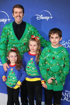 November 6, 2022, Burbank, CA, USA: LOS ANGELES - NOV 6: Perez Hilton, children at The Santa Clauses Premiere Screening at Walt Disney Studios on November 6, 2022 in Burbank, CA Burbank USA - ZUMAb170 20221106_zap_b170_126 Copyright: xKayxBlakex