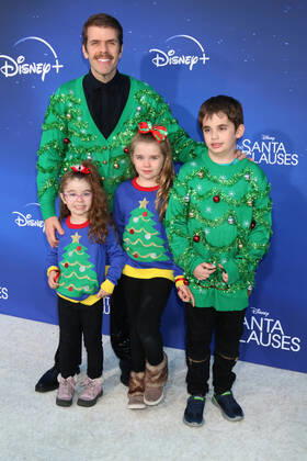 November 6, 2022, Burbank, CA, USA: LOS ANGELES - NOV 6: Perez Hilton, children at The Santa Clauses Premiere Screening at Walt Disney Studios on November 6, 2022 in Burbank, CA Burbank USA - ZUMAb170 20221106_zap_b170_120 Copyright: xKayxBlakex