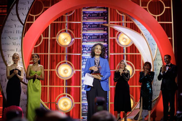 November 7, 2022, TORONTO, ON, CANADA: Suzette Mayr accepts her award as the 2022 Scotiabank Giller Prize winner in Toronto, Monday, Nov. 7, 2022. TORONTO CANADA  - ZUMAc35_ 20221107_zaf_c35_143 Copyright: xColexBurstonx