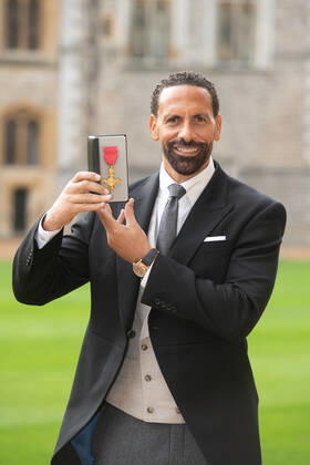 . 08 11 2022. Windsor, United Kingdom. Former Manchester United footballer Rio Ferdinand with his OBE after an Investiture at Windsor Castle, United Kingdom.  xi-Imagesx xPoolx IIM-23912-0032